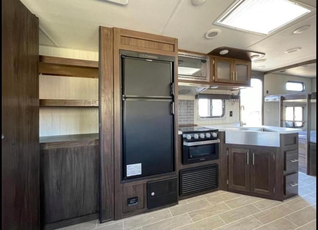 Campsite 2020 Camper Fully Hooked-up At Rv Park!